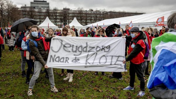 Jeugdzorgwerkers dreigen met 24-uurs staking