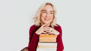 Thumbnail voor 'Booktuber' Leora (24) deelt dé gouden tips om meer te gaan lezen dit jaar