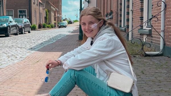 Meike (17) krijgt sondevoeding: 'Ik wil dat ze de jonge vrouw zien, áchter het slangetje'