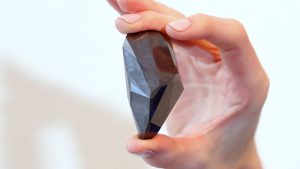 Thumbnail voor Grootste zwarte diamant 'uit de ruimte' verkocht voor ruim 3,7 miljoen euro