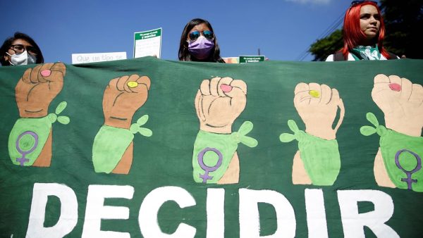Vrouw in El Salvador vrijgekomen na tien jaar in cel om abortus