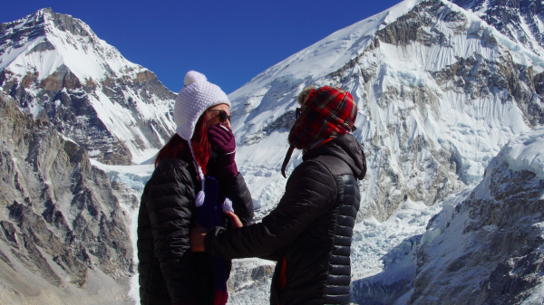Erika's vriend deed aanzoek op Mount Everest : 'Ring zat in z'n onderbroek'