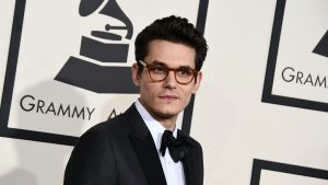 Thumbnail voor John Mayer legt concert stil om flauwgevallen fan