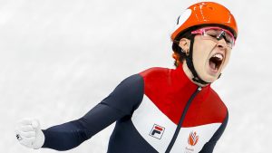 Thumbnail voor Suzanne Schulting flikt het: ze prolongeert olympisch goud op 1000 meter