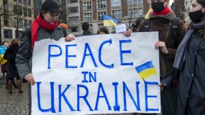 Thumbnail voor Ambassadeur: 'Nederlanders moeten Oekraïne zo snel mogelijk verlaten'