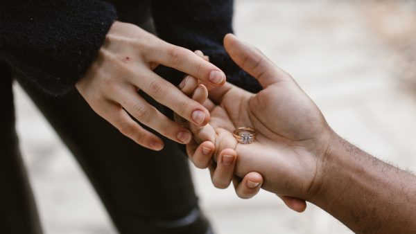 De man van Ellis (44) sliep met haar nichtje: 'Toen hij het vertelde, flipte ik'