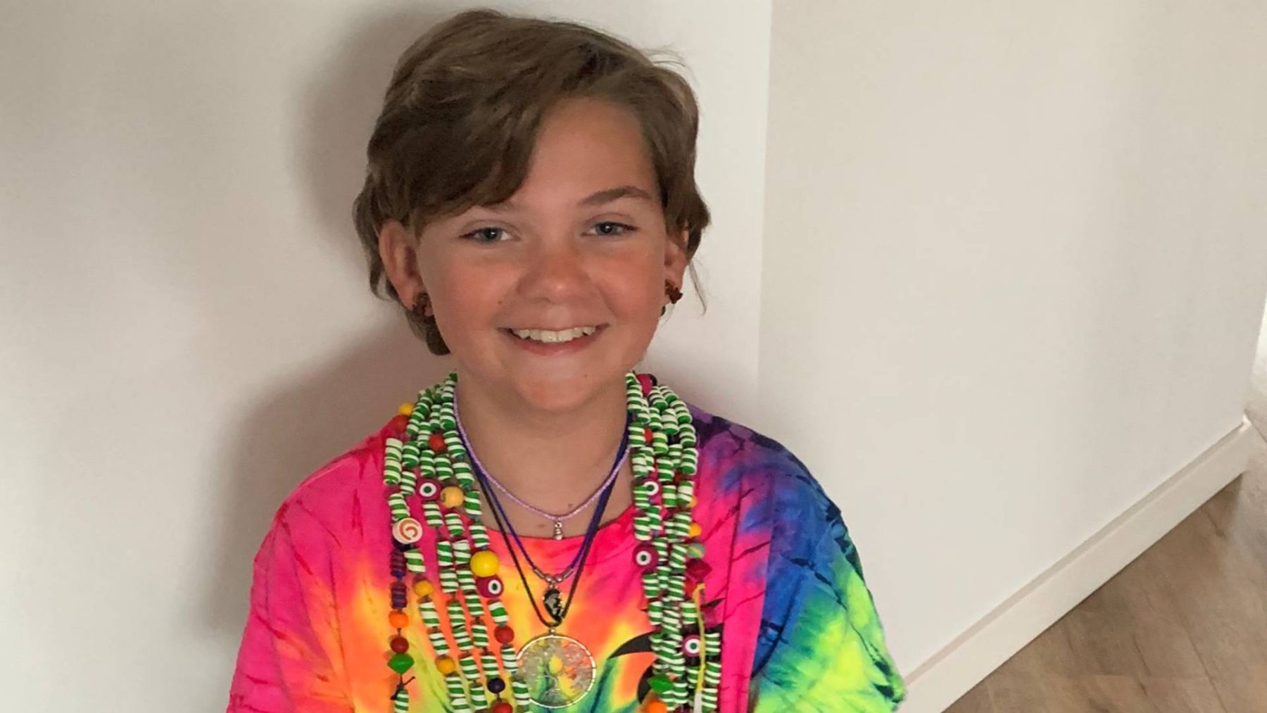 Wereld Kinderkankerdag: 10-jarige Rose viert het leven met zelfontworpen kralenketting