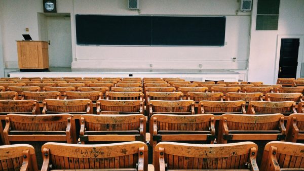 Medewerker hogeschool Saxion verdacht van verkoop toetsen