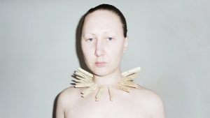 Thumbnail voor Yelena Myshko heeft een verzamelstoornis: 'Ik heb vuilniszakken vol babykleren in alle maten'