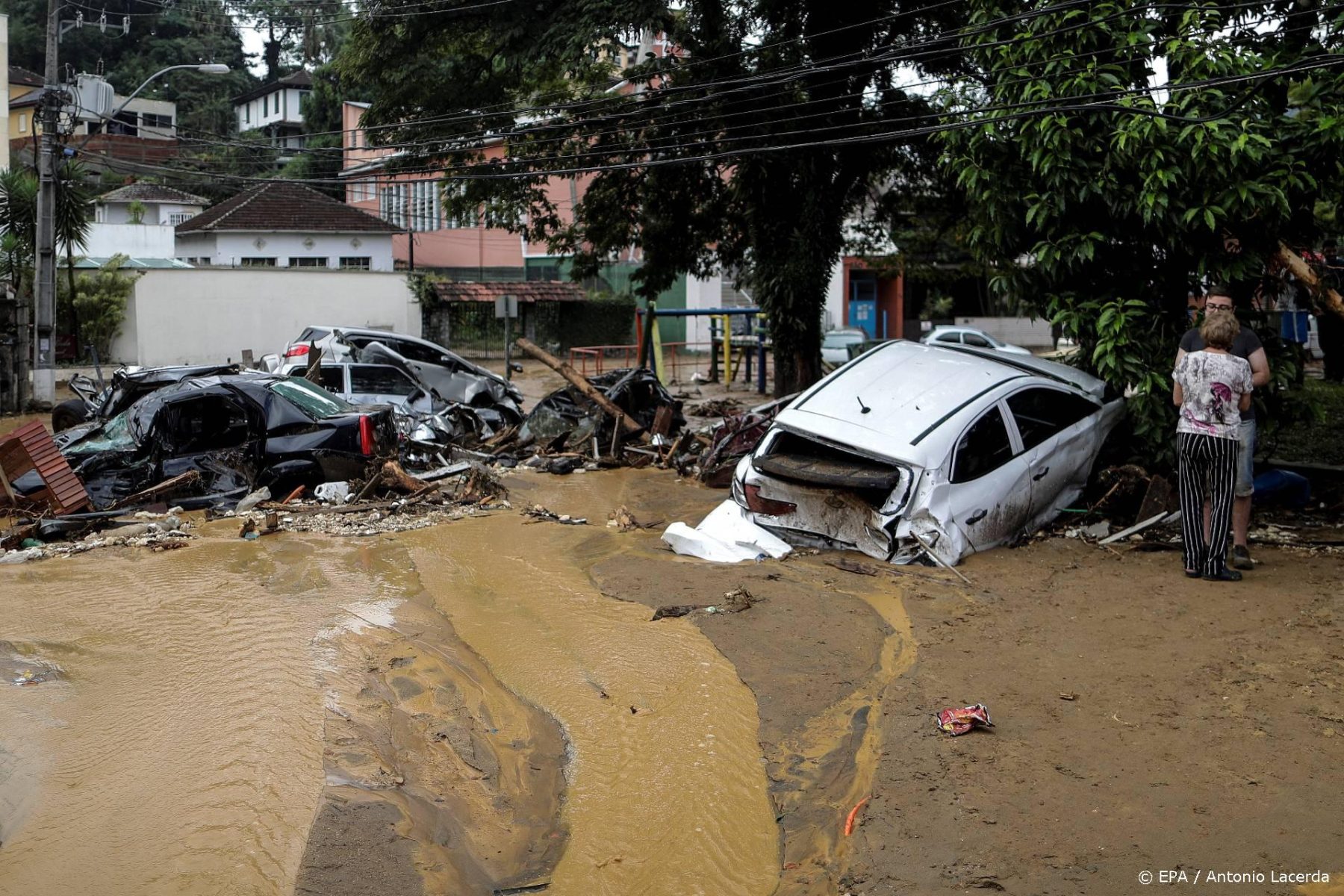 Dodental noodweer en aardverschuivingen Brazilië loopt op naar 110