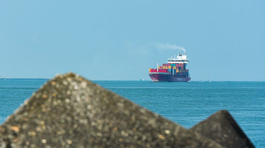 Vrachtschip met 1100 Porsches aan boord in brand en stuurloos