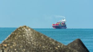 Thumbnail voor Vrachtschip met 1.100 Porsches aan boord in brand en stuurloos