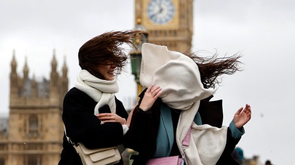 Storm Eunice zorgt voor hardste windstoot ooit gemeten in Engeland