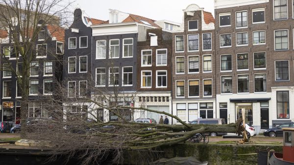 Drie dodelijke slachtoffers door storm Eunice in regio Amsterdam