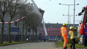 Thumbnail voor Het dak eraf: stadion ADO Den Haag beschadigd door storm Eunice