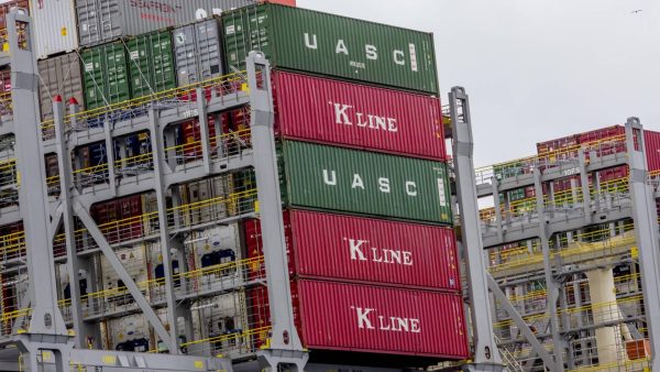 Containerschip Marcos V verliest 26 containers op de Noordzee