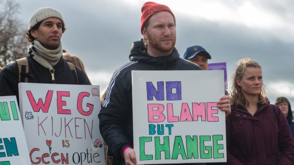 Metoo-protest mannen die zorgen voor veiligheid voor vrouwen