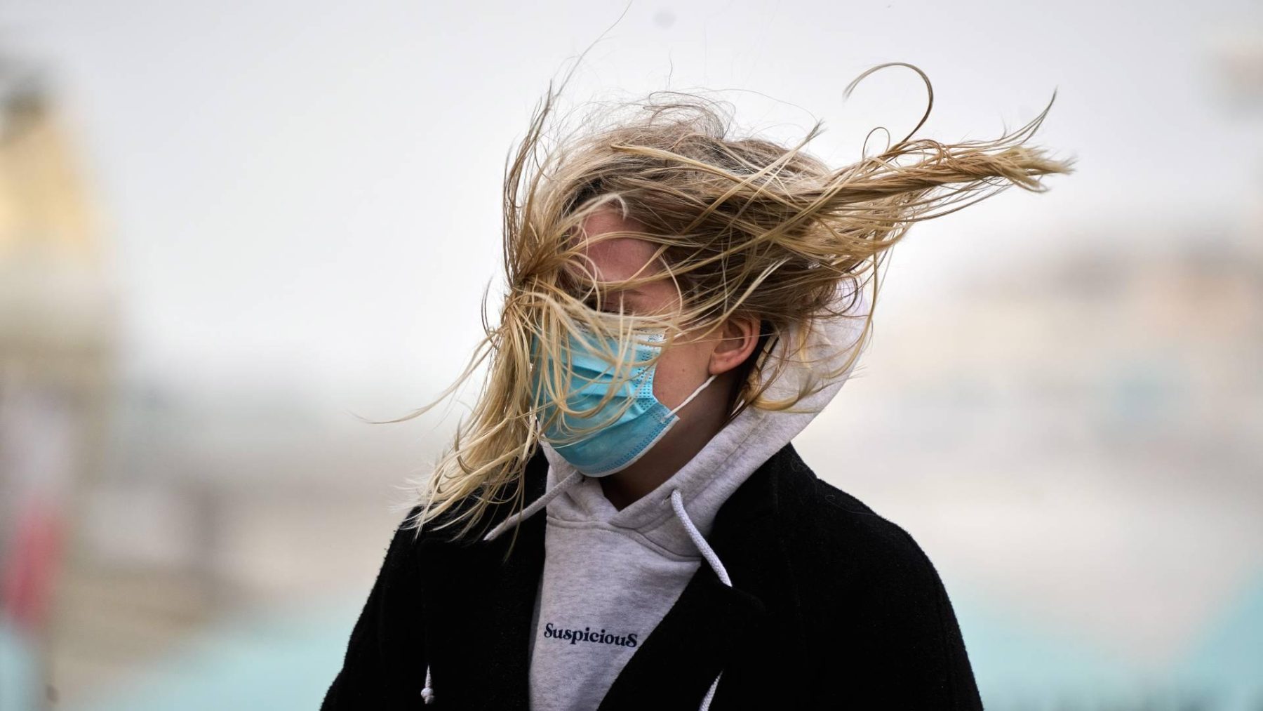 Onstuimige zondag: KNMI kondigt code geel aan om zware windstoten