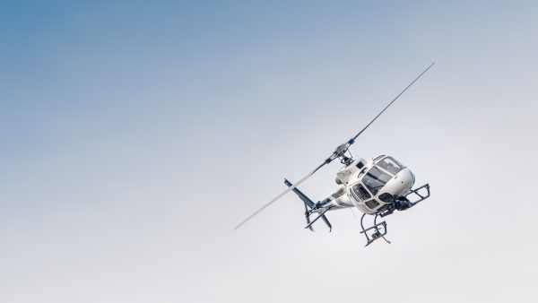 Helikopter crasht tussen zwemmende mensen in Miami Beach
