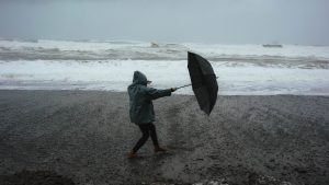 Thumbnail voor Test- en vaccinatielocaties dicht vanwege storm, code oranje aan kust