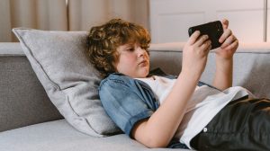 Thumbnail voor Met deze 7 tips ontdekt je kind veiliger én vol zelfvertrouwen de digitale wereld
