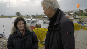 Thumbnail voor Hella zoekt haar biologische moeder, maar vindt zusje in 'Spoorloos': 'Zo gaaf'