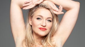 Thumbnail voor Stella Bergsma onderzoekt taboe over borsten in tv-special 'Sorry voor de Tieten'