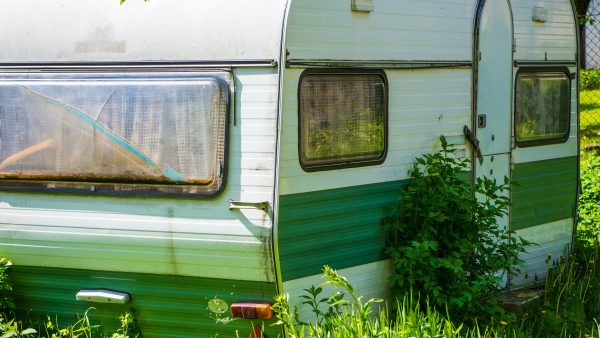 Norah (22) ging los in een caravan: 'Kwam voor het eerst mét een partner'