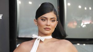 Thumbnail voor Kylie Jenner heeft het mentaal moeilijk na geboorte zoontje: 'Het is gewoon gek'