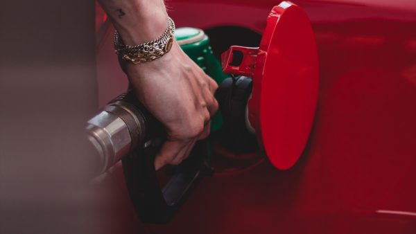 Adviesprijs liter benzine komt voor het eerst boven de 2,20 euro