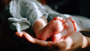 Thumbnail voor Pasgeboren baby's in Oekraïens ziekenhuis moeten schuilen voor de bommen