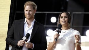 Thumbnail voor Harry en Meghan staan stil bij Oekraïne in dankspeech voor NAACP Image Award