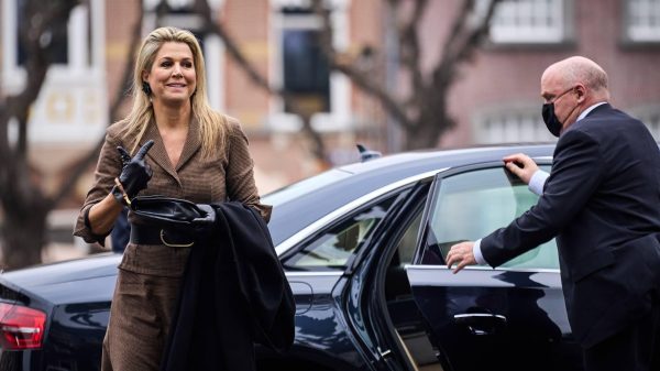 Vorstelijk vervoer: Máxima en Beatrix rijden nu hybride