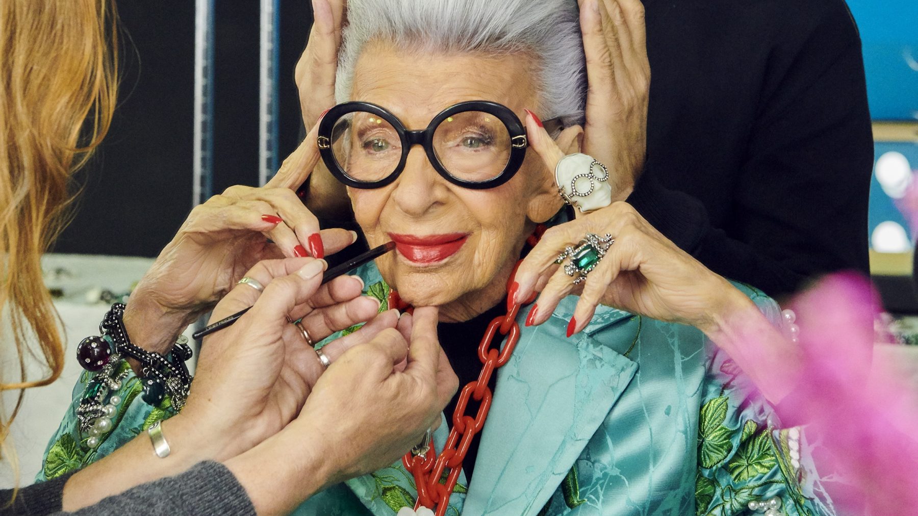 100-jarige fashionista: behind the scenes bij H&M-collectie van Iris Apfel