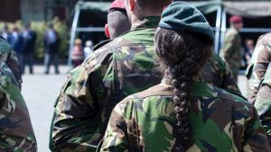 Thumbnail voor Ex-militair Joyce gaat vrijwillig naar de oorlog in Oekraïne: 'Dit is wat ik kán'