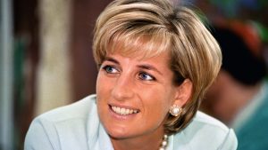 Thumbnail voor 'Nieuwe' foto van 27-jarige prinses Diana voor het eerst te zien in Londen