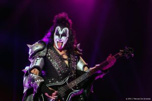 Thumbnail voor KISS-gitarist Gene Simmons roept artiesten op Rusland-shows af te zeggen: 'Dit is waanzin'