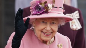 Thumbnail voor Britse koningin Elizabeth neemt afscheid van Buckingham Palace