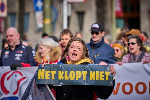 Drie arrestaties bij demonstratie tegen coronamaatregelen Den Haag