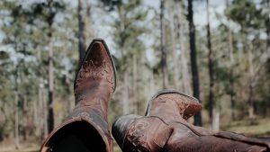 Thumbnail voor Emma verkocht haar cowboylaarzen via Marktplaats: 'Of ik ermee over zijn hoofd wilde lopen'