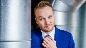 Thumbnail voor Arjen Lubach past schema uitzendingen talkshow aan aan actie Oekraïne