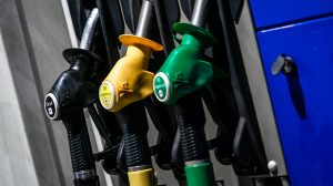 Thumbnail voor Benzineprijs stijgt dinsdag met dik 6 cent tot boven de 2,40 euro