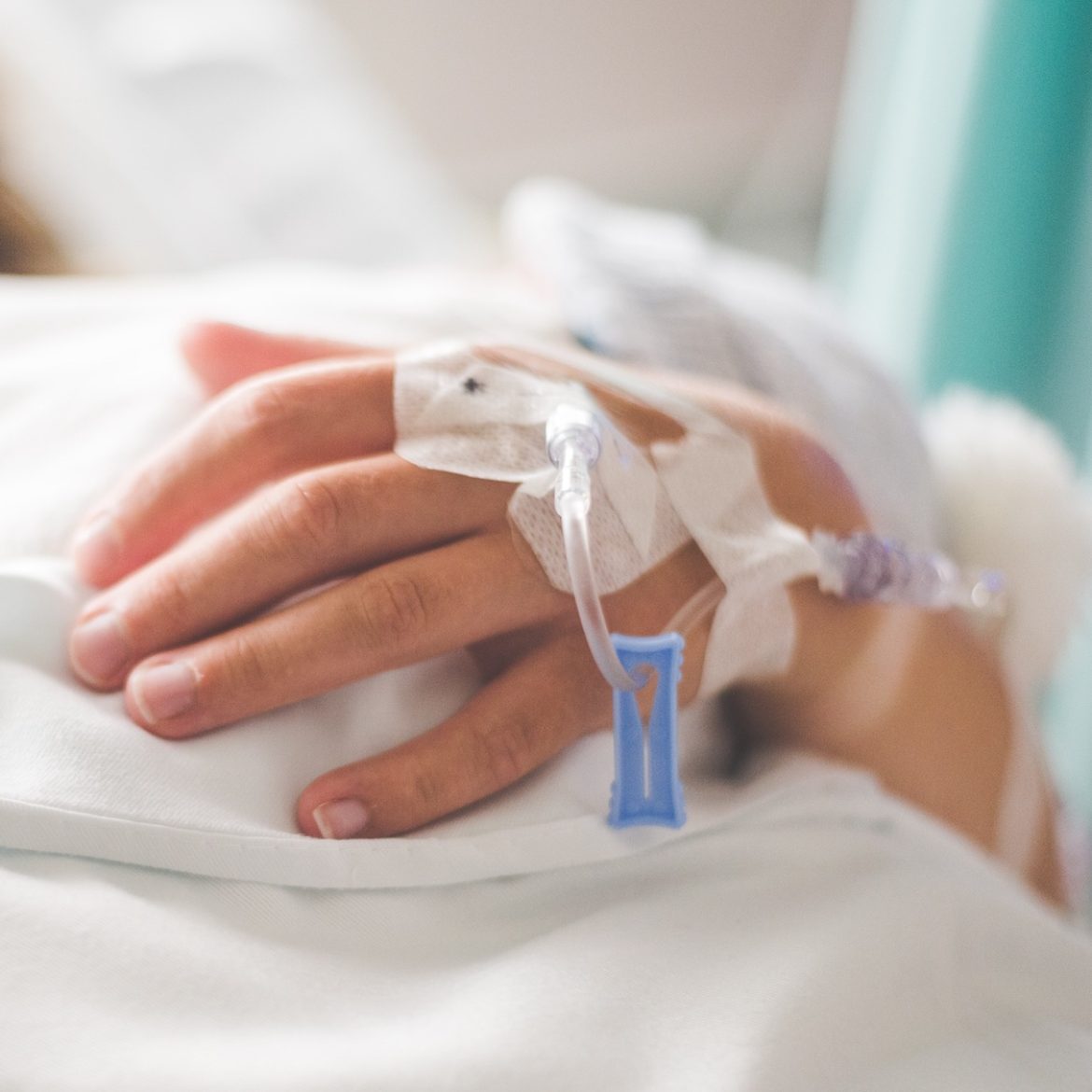 Chloé (31) had hyperemesis gravidarum: '8x opgenomen in het ziekenhuis'