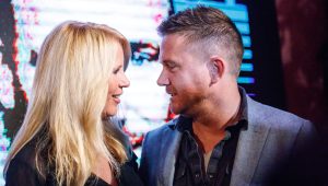 Thumbnail voor Johnny de Mol over zijn tante Linda de Mol: 'Ze komt sterk terug'