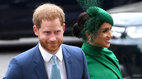 Prins Harry niet terug naar Engeland voor herdenking opa Philip