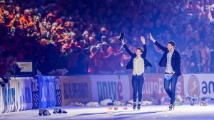 Thumbnail voor Nog één keer een rondje door Thialf: Sven Kramer en Ireen Wüst nemen geëmotioneerd afscheid