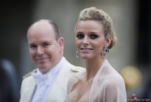 'Prinses Charlène herenigd met familie in Monaco'