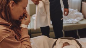 Thumbnail voor Marloes beviel van stilgeboren baby Olivia: 'Kwam acht dagen tekort voor zwangerschapsverlof'