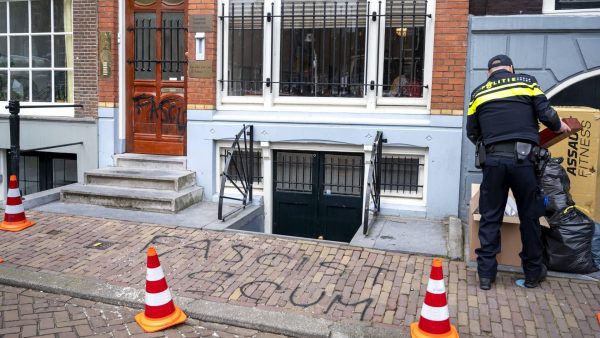 Amsterdams partijkantoor Forum voor Democratie beklad: 'Verschrikkelijk'