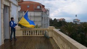 Thumbnail voor Franse activisten bezetten villa gelinkt aan Poetin en willen Oekraïense vluchtelingen opvangen